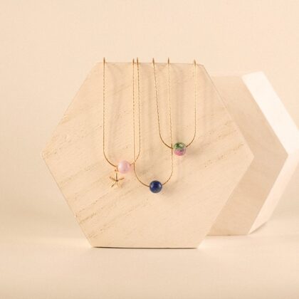 Grandinėlė prie kaklo, Kaklo pakabukas su naturaliu akmeniu - Rožinis opalas, Zoisitas, La