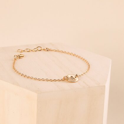 Moteriška apyrankė su raide